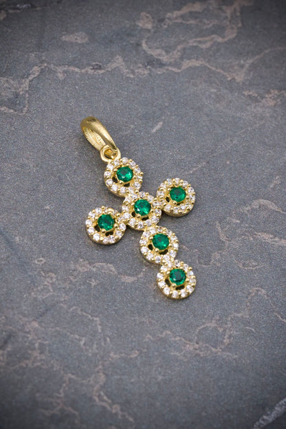 Dije Cruz con swarovski Verde 2.2gr / Largo 3cm / Oro Amarillo Nac B