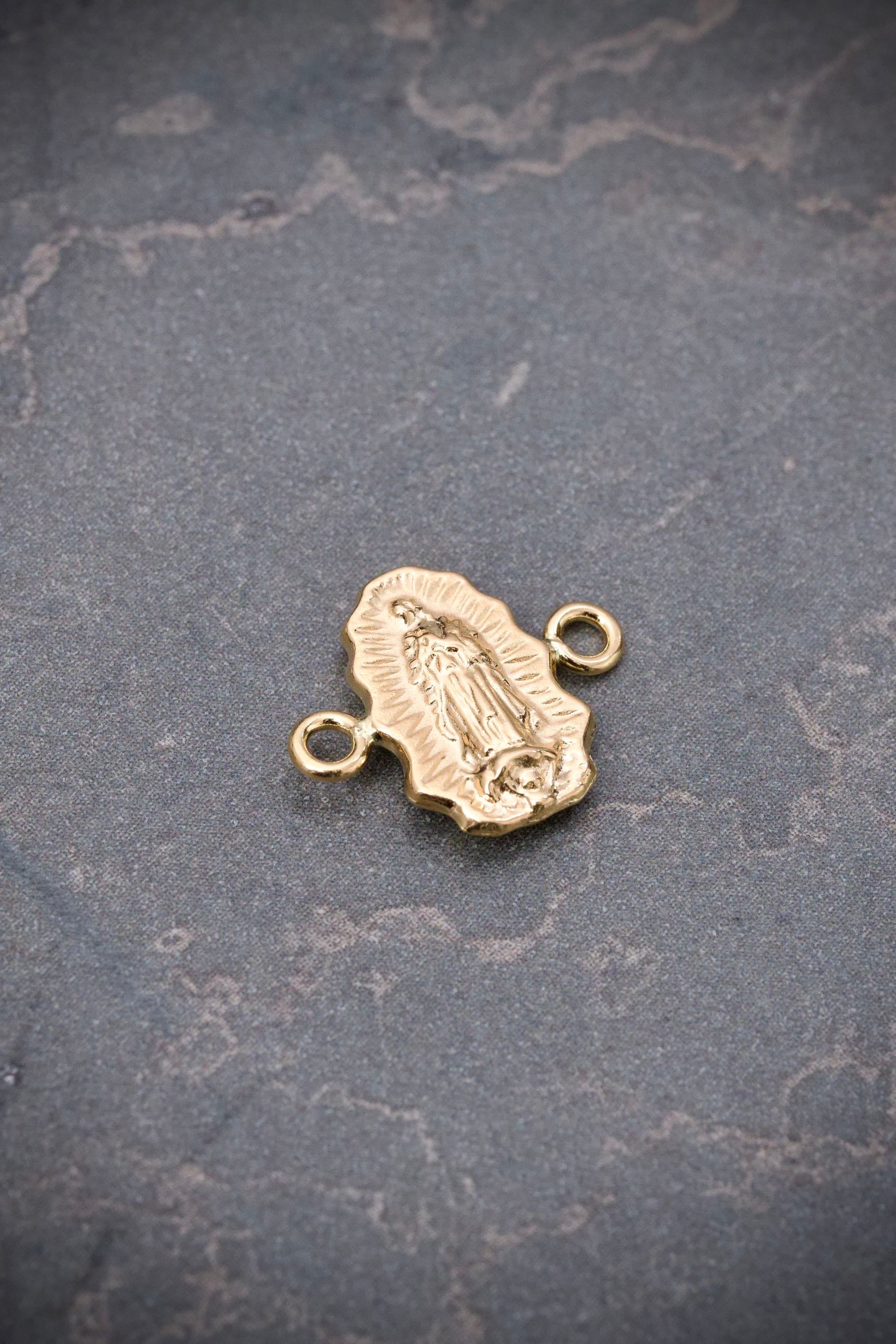Herraje virgen de guadalupe 0.55gr / Largo 1.4cm / Oro Amarillo Nac B