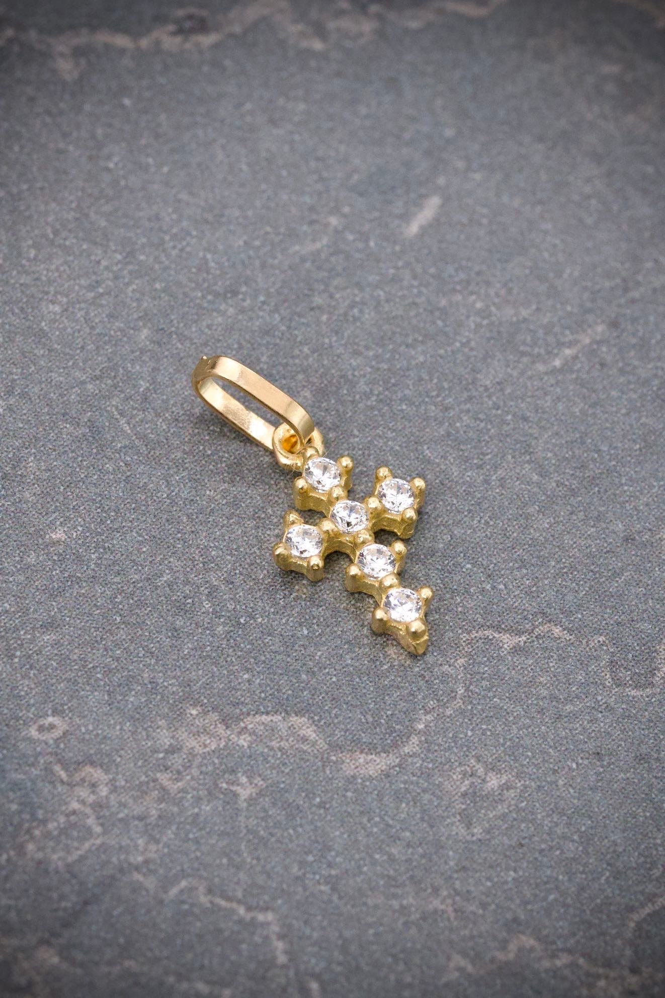 Dije Cruz con Swarovski blanco 0.45gr / Largo 1.5cm / Oro Amarillo Nac B