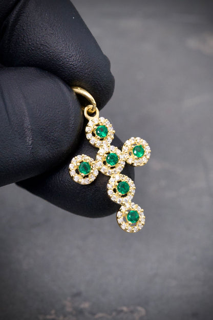 Dije Cruz con swarovski Verde 2.2gr / Largo 3cm / Oro Amarillo Nac B