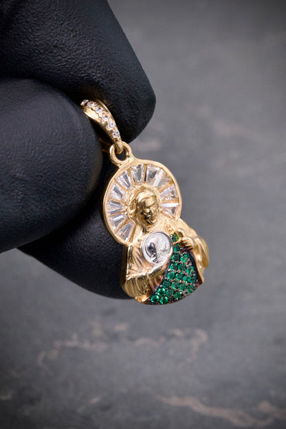Dije san judas con swarovski verde 2.95gr / Largo 2.8cm — Oro Amarillo