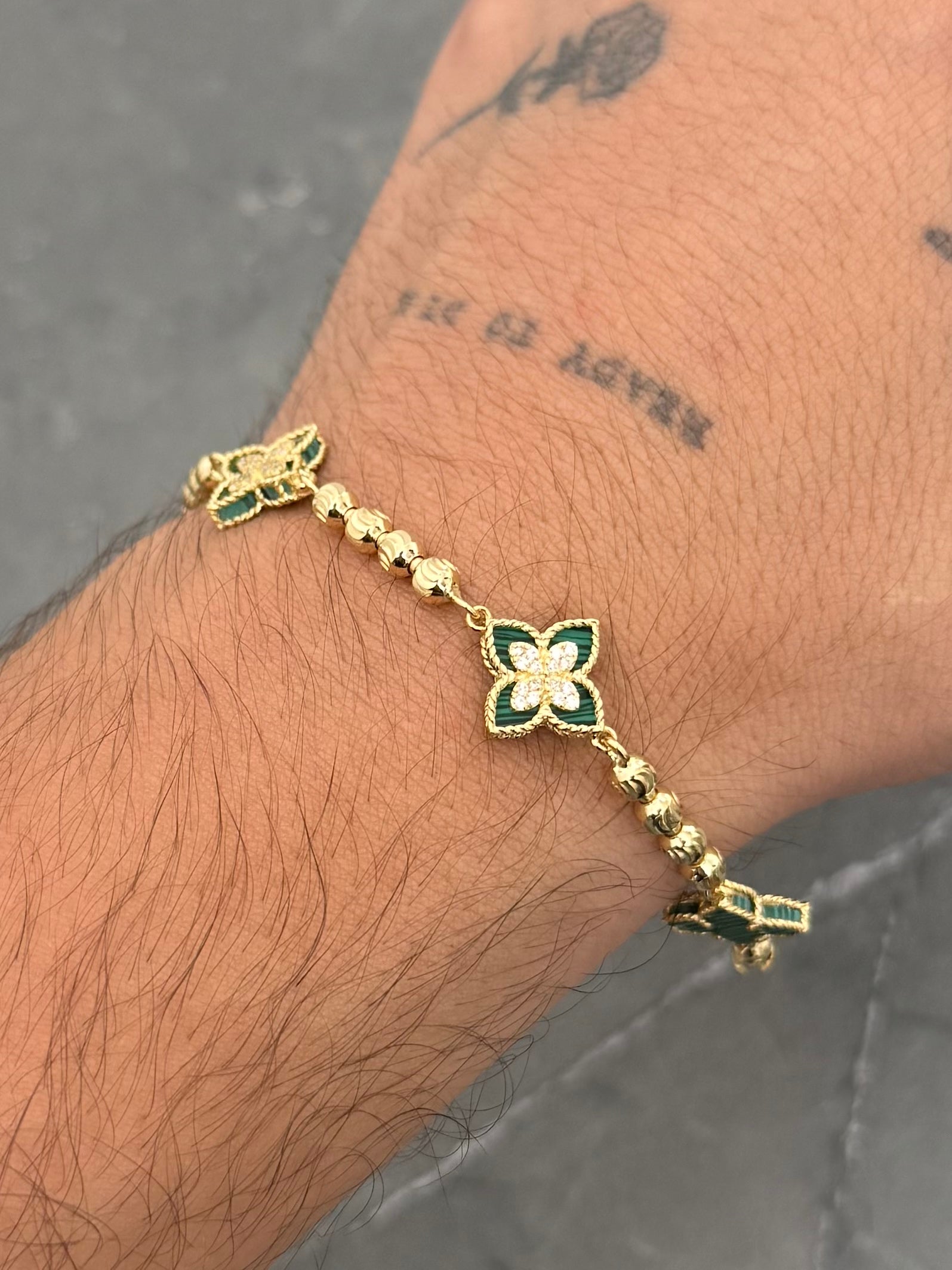 Pulso Lucky Clover Piedra Verde 9.95gr / 20.5cm / 13.1mm — Oro Amarillo