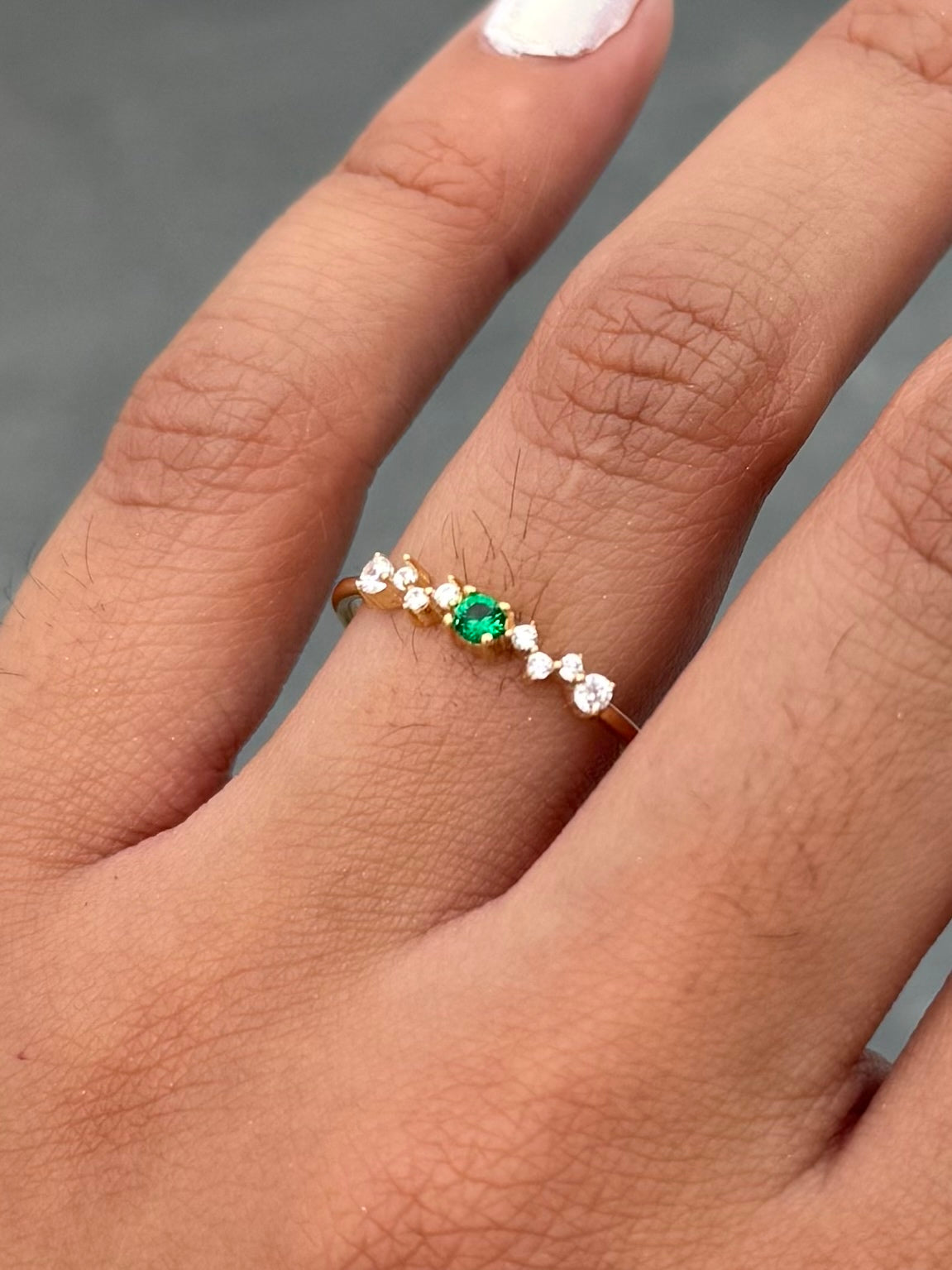 Anillo con Swarovski Verde y Blanco 1.15gr / Talla 6 3/4 — Oro Amarillo