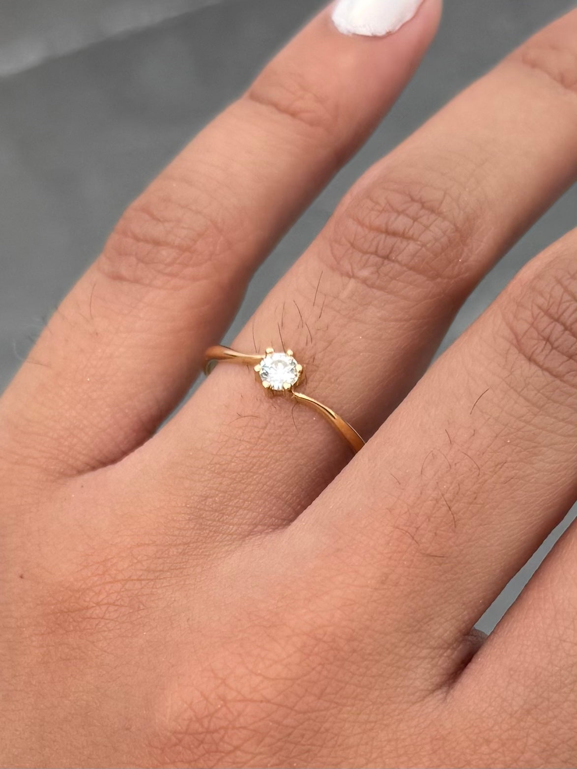 Solitario con Swarovski Blanco 1.6gr / Talla 7 1/4 — Oro Amarillo
