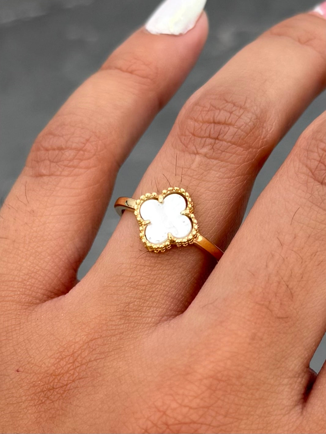 Anillo Lucky Blanco 2.1gr / Talla 7 — Oro Amarillo