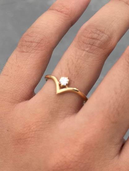 Anillo con Swarovski Blanco 1.55gr / Talla 7 1/4 — Oro Amarillo