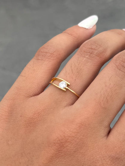Anillo con Swarovski Blanco 1.6gr / Talla 6 1/4 — Oro Amarillo
