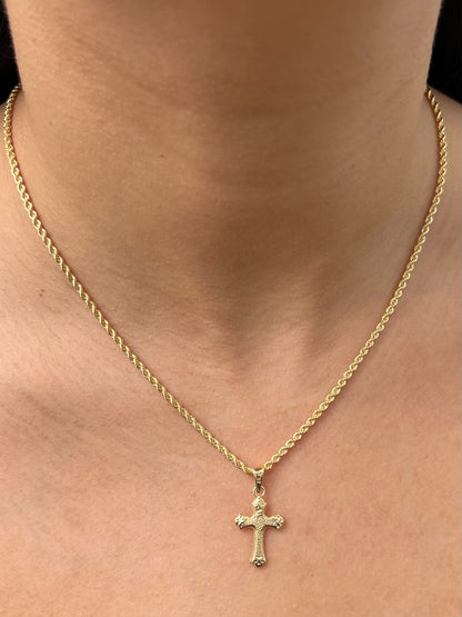 Dije de cruz rustica 0.7gr / Largo 2.5cm — Oro Amarillo