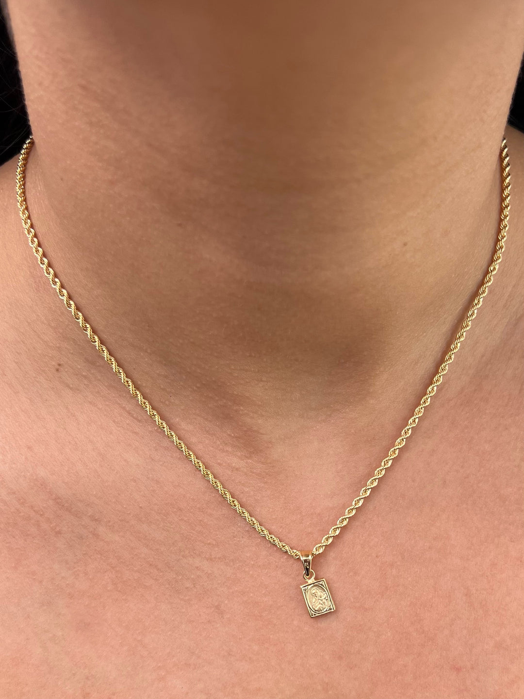 Dije virgen deL carmen 0.4gr / Largo 1.6cm — Oro Amarillo