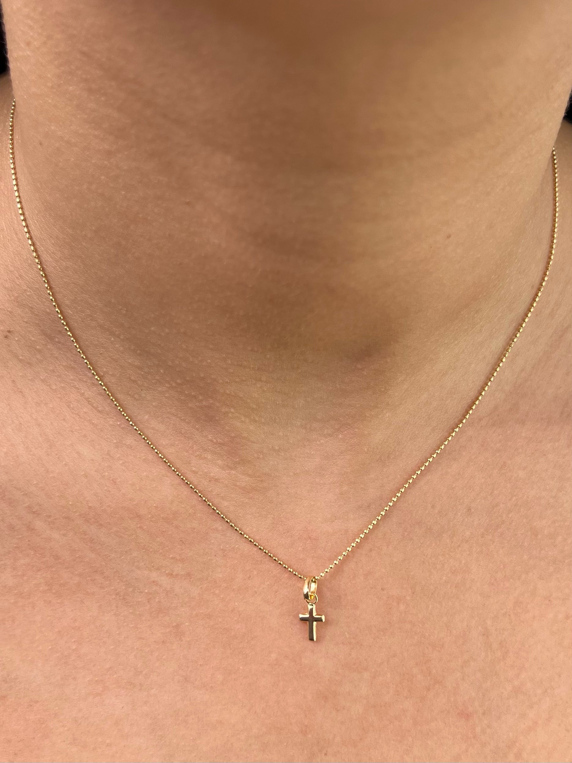 Dije cruz lisa 0.2gr / Largo 1.5cm / Oro Amarillo Nac M