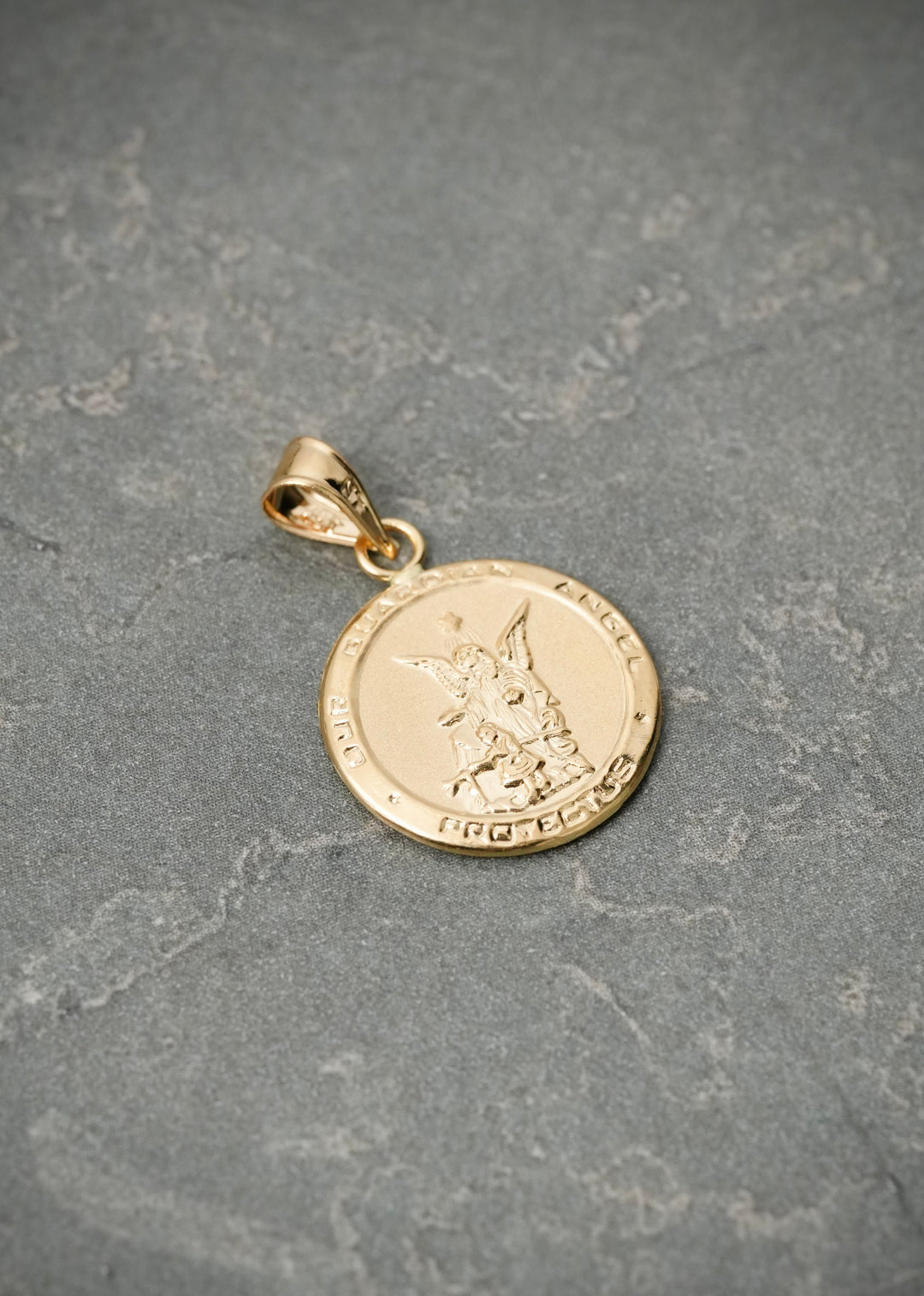 Dije angel de la guarda 1.25gr / Largo 2.4cm — Oro Amarillo