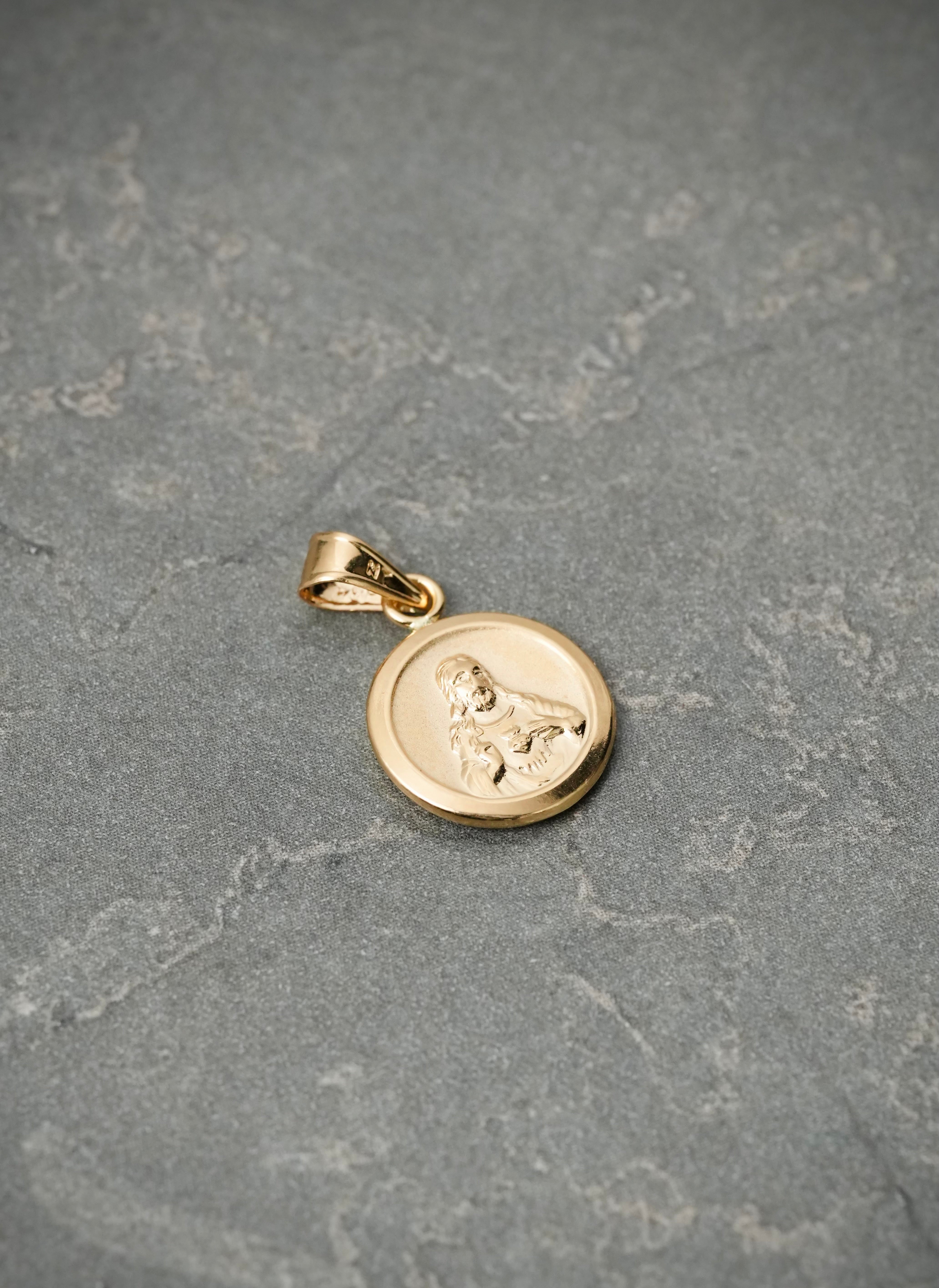 Dije virgen del carmen y corazon de jesus 0.6gr / Largo 1.8cm — Oro Amarillo