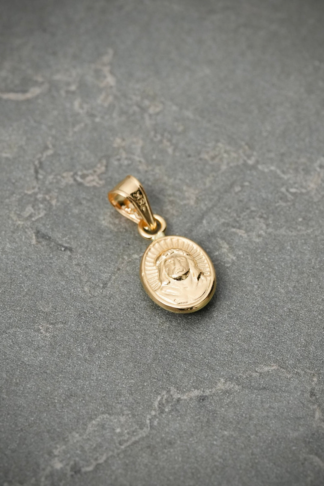 Dije jesus 0.4gr / Largo 1.6cm — Oro Amarillo