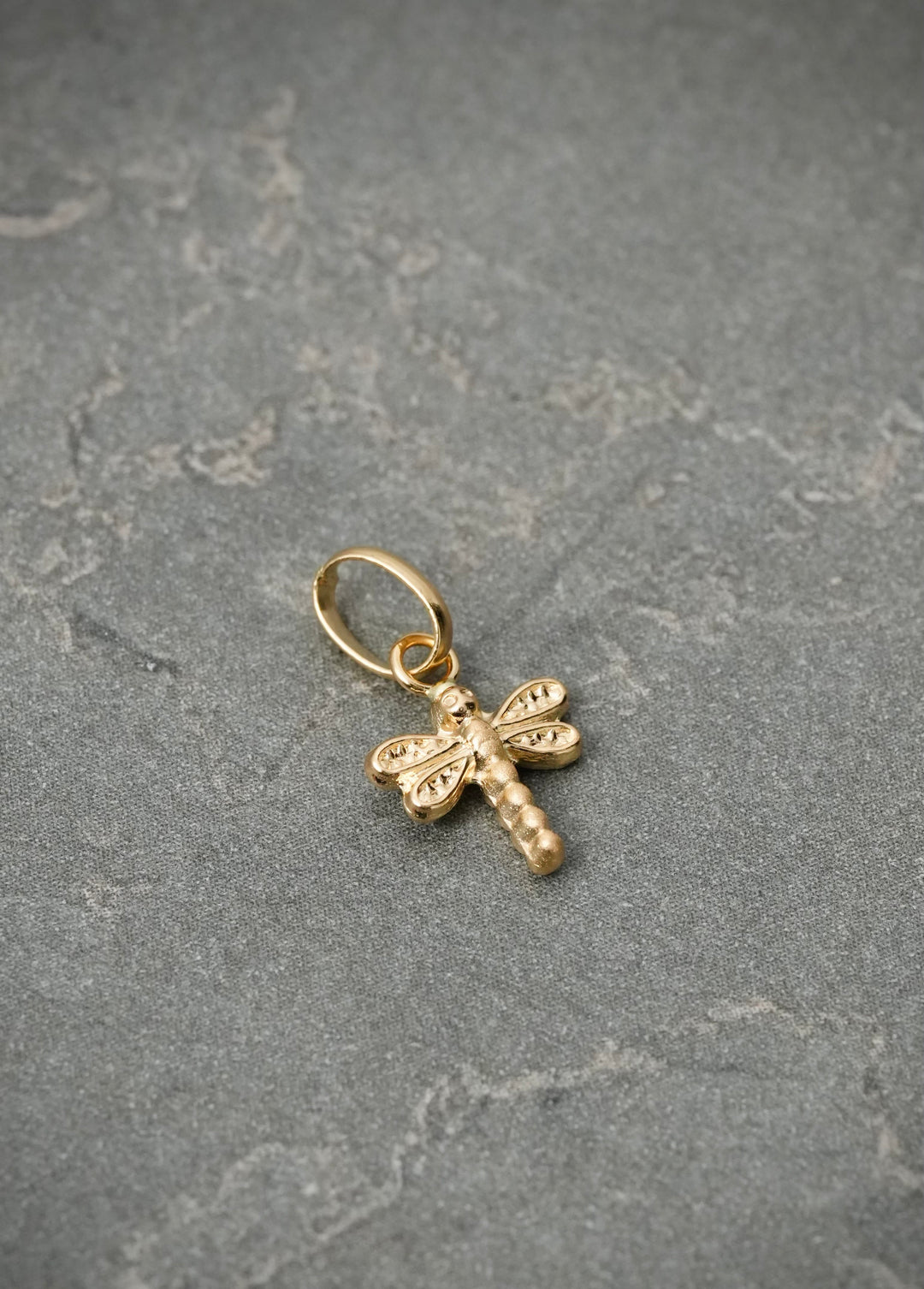 Dije libelula 0.35gr / Largo 1.4cm — Oro Amarillo