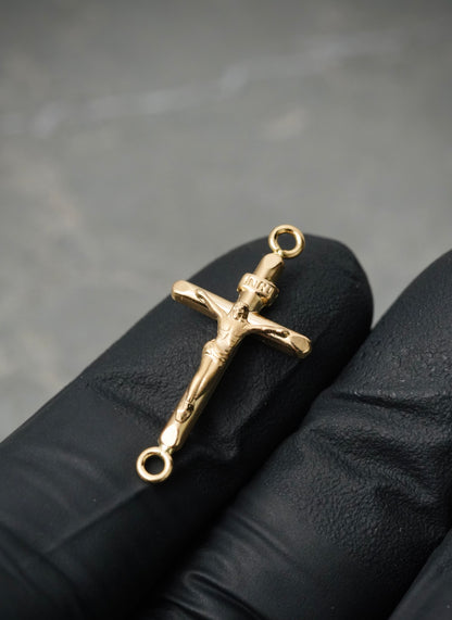 Herraje cruz con cristo 0.75gr / Largo 2.5cm — Oro Amarillo