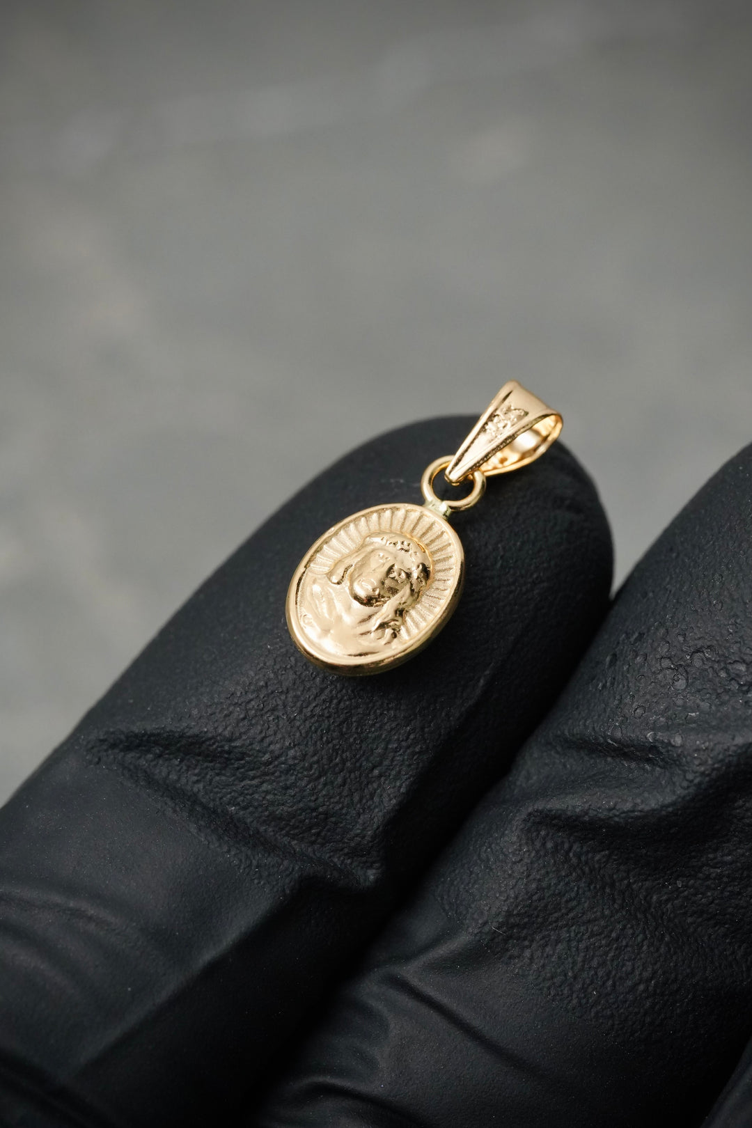 Dije jesus 0.4gr / Largo 1.6cm — Oro Amarillo