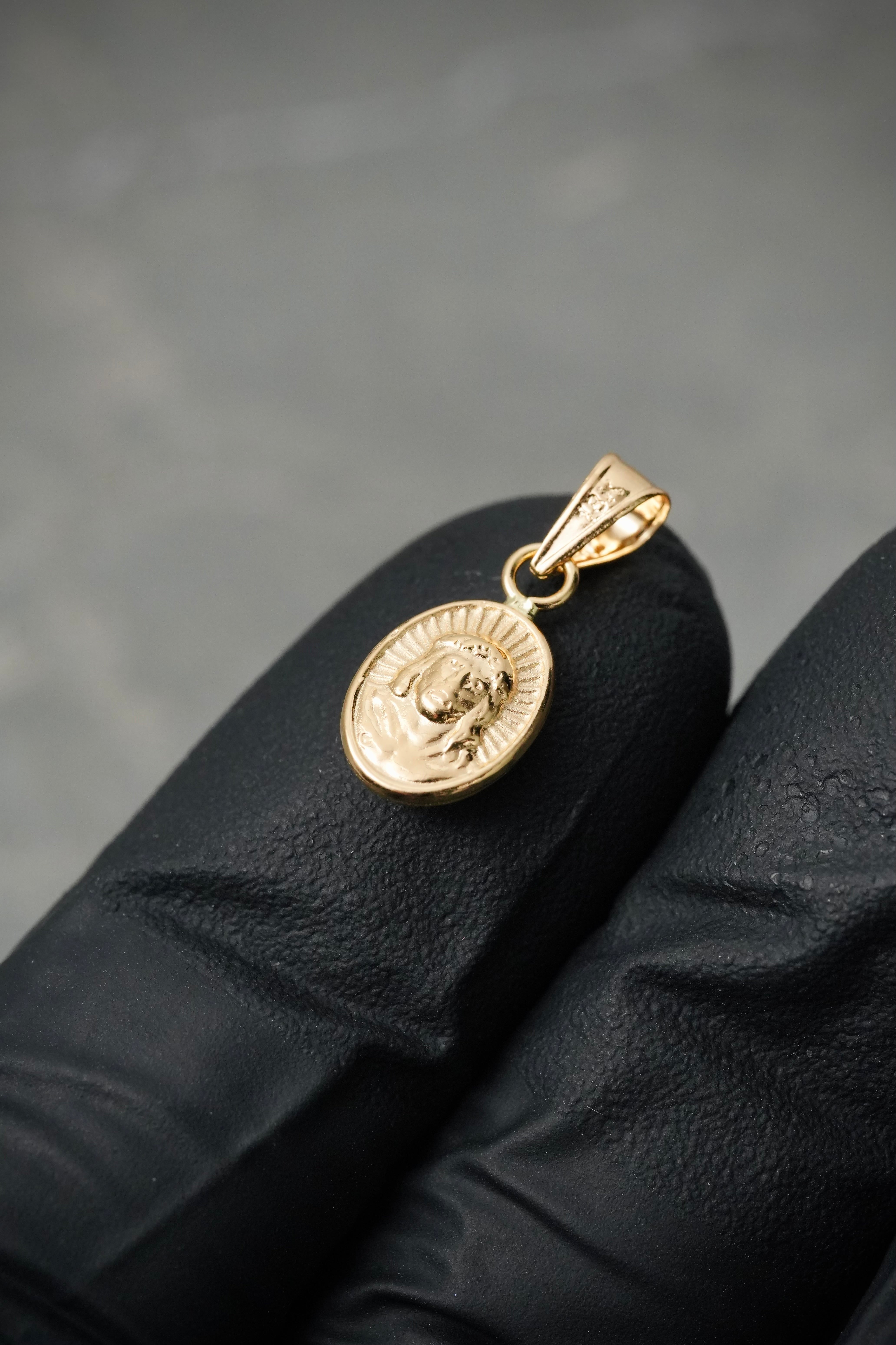 Dije jesus 0.4gr / Largo 1.6cm — Oro Amarillo