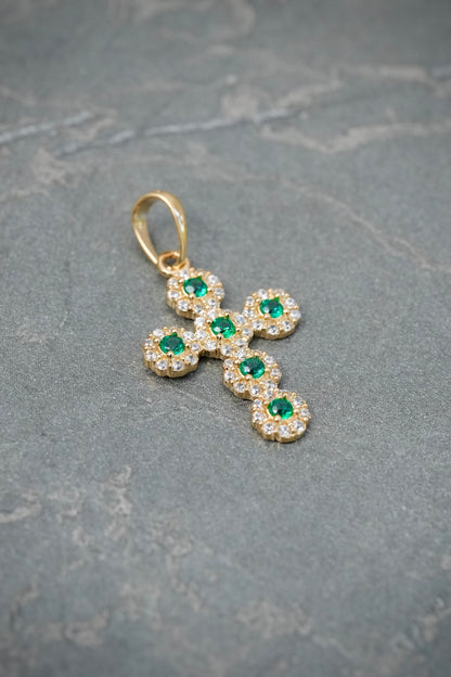 Dije con Swarovski Verde y Blanco 1.4gr / 2.7cm / 14.6mm — Oro Amarillo