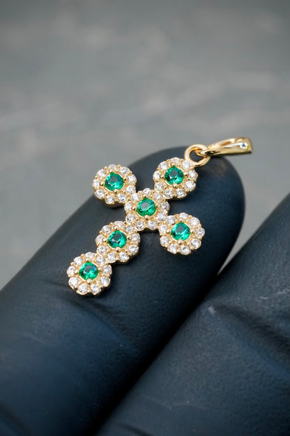 Dije con Swarovski Verde y Blanco 1.4gr / 2.7cm / 14.6mm — Oro Amarillo