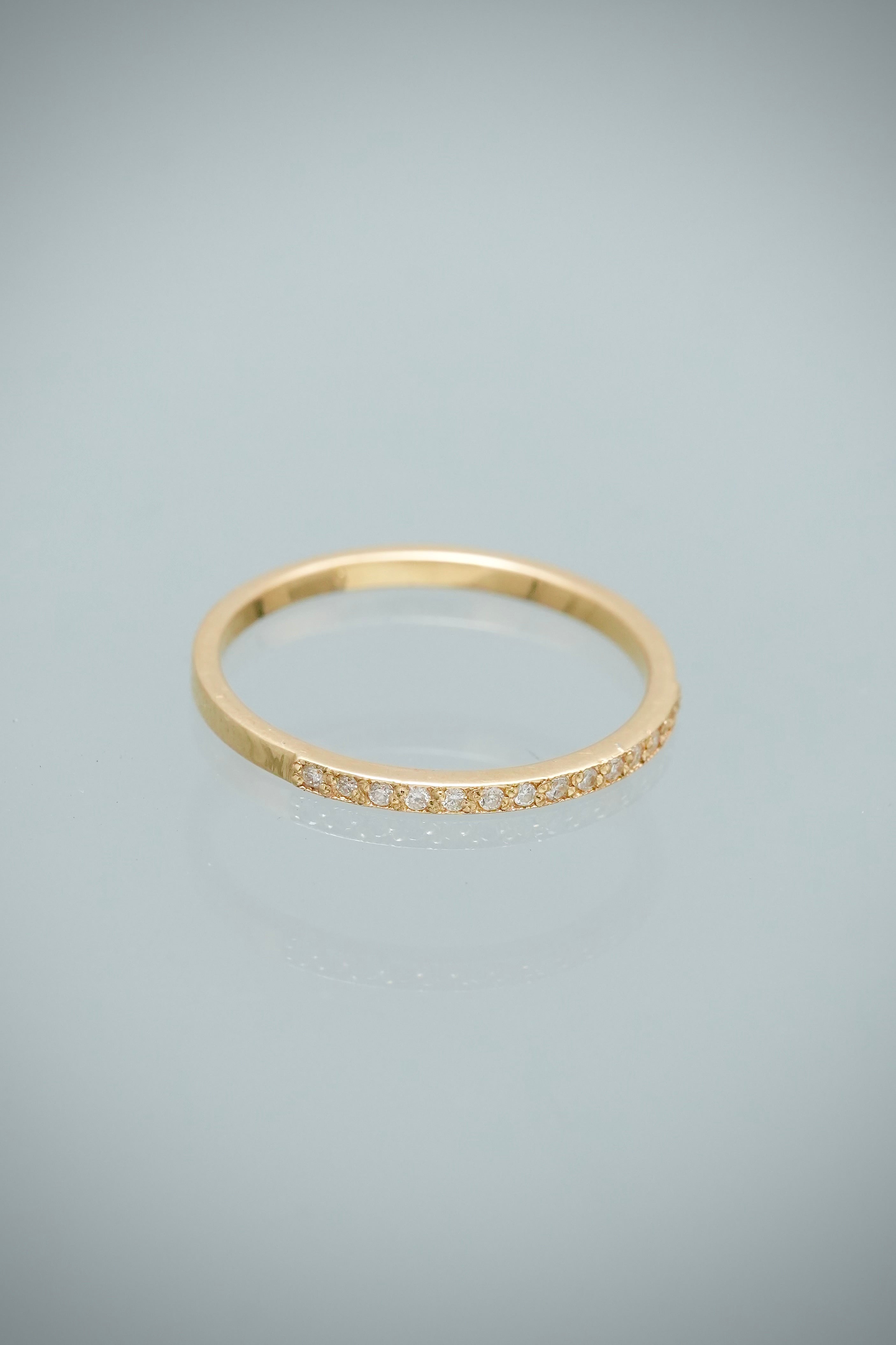 Anillo con 6pts de Diamante Blanco 1.35gr / Talla 6 1/4 — Oro Amarillo