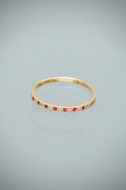 Anillo con 4pts de Diamante y 3pts de Rubie 1.45gr / Talla 6 1/4 — Oro Amarillo