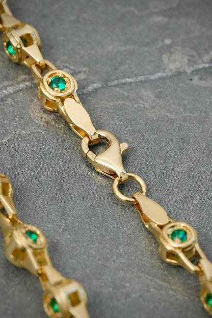 Pulso Rustico con Swarovski Verde 10.4gr / 20.5cm / 4.6mm — Oro Amarillo