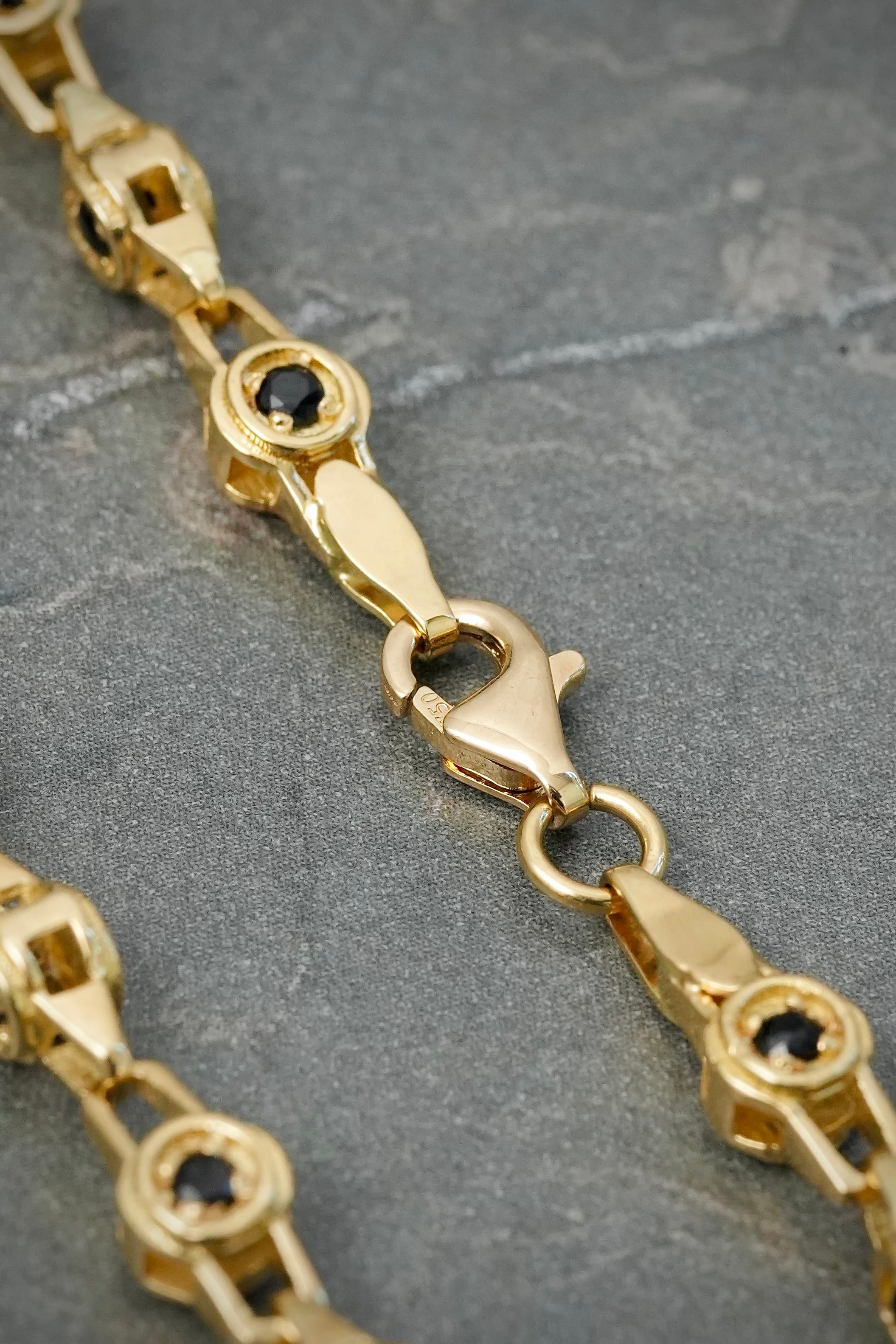 Tobillera Rustica con Swarovski Negro 13.4gr / 25.5cm / 4.6mm — Oro Amarillo