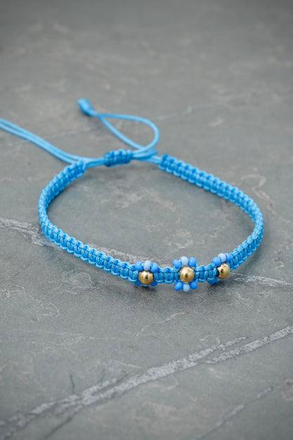 Pulsera en Hilo Azul de Flores 0.25gr — Oro Amarillo