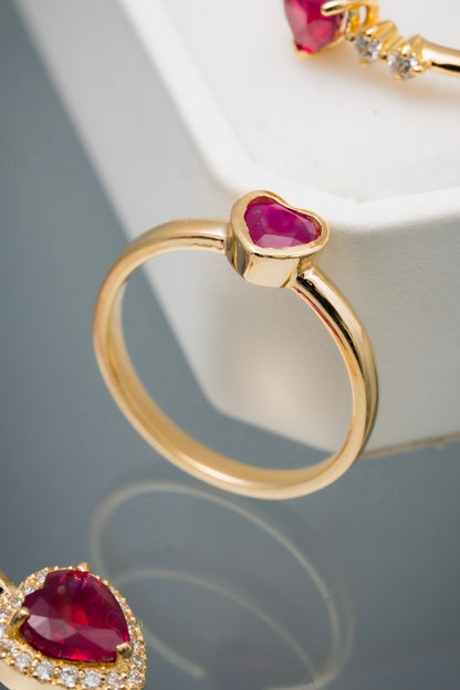 Solitario corazon con 73pts de rubie 2.75gr / Talla: 7 / Oro Amarillo (Joya) M