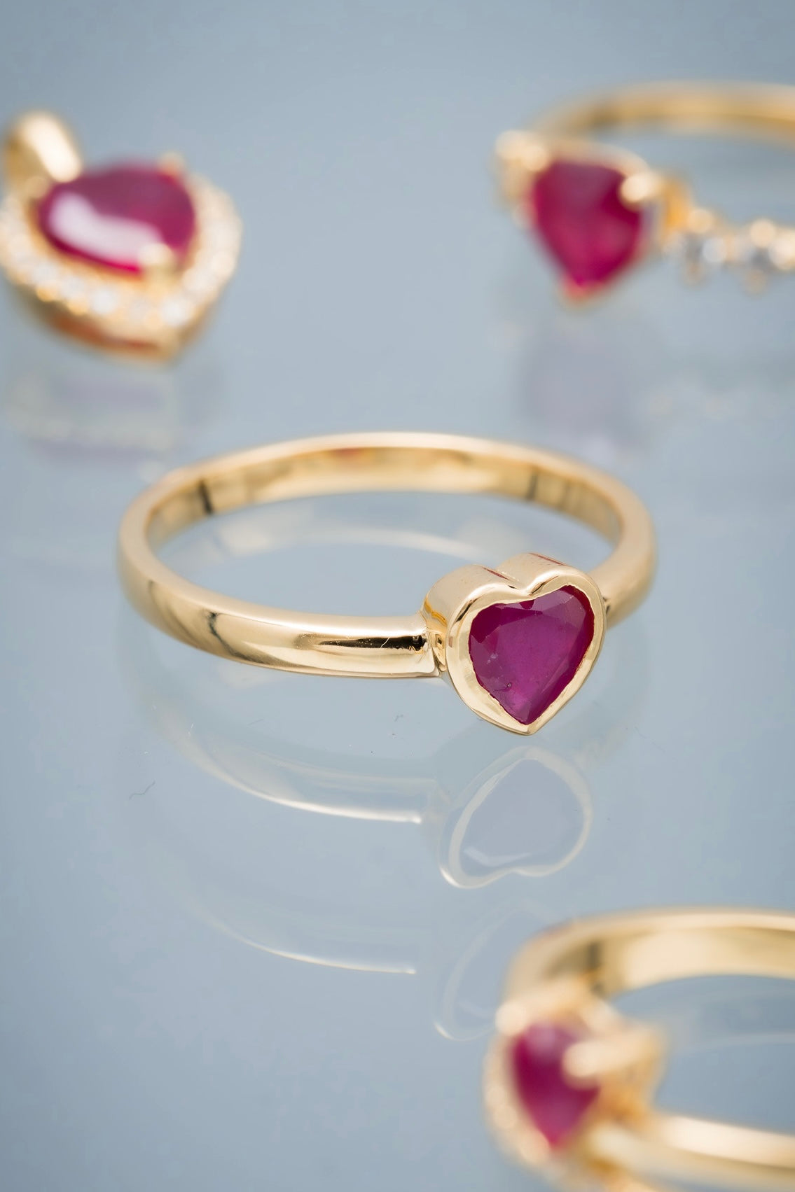 Solitario corazon con 73pts de rubie 2.75gr / Talla: 7 / Oro Amarillo (Joya) M