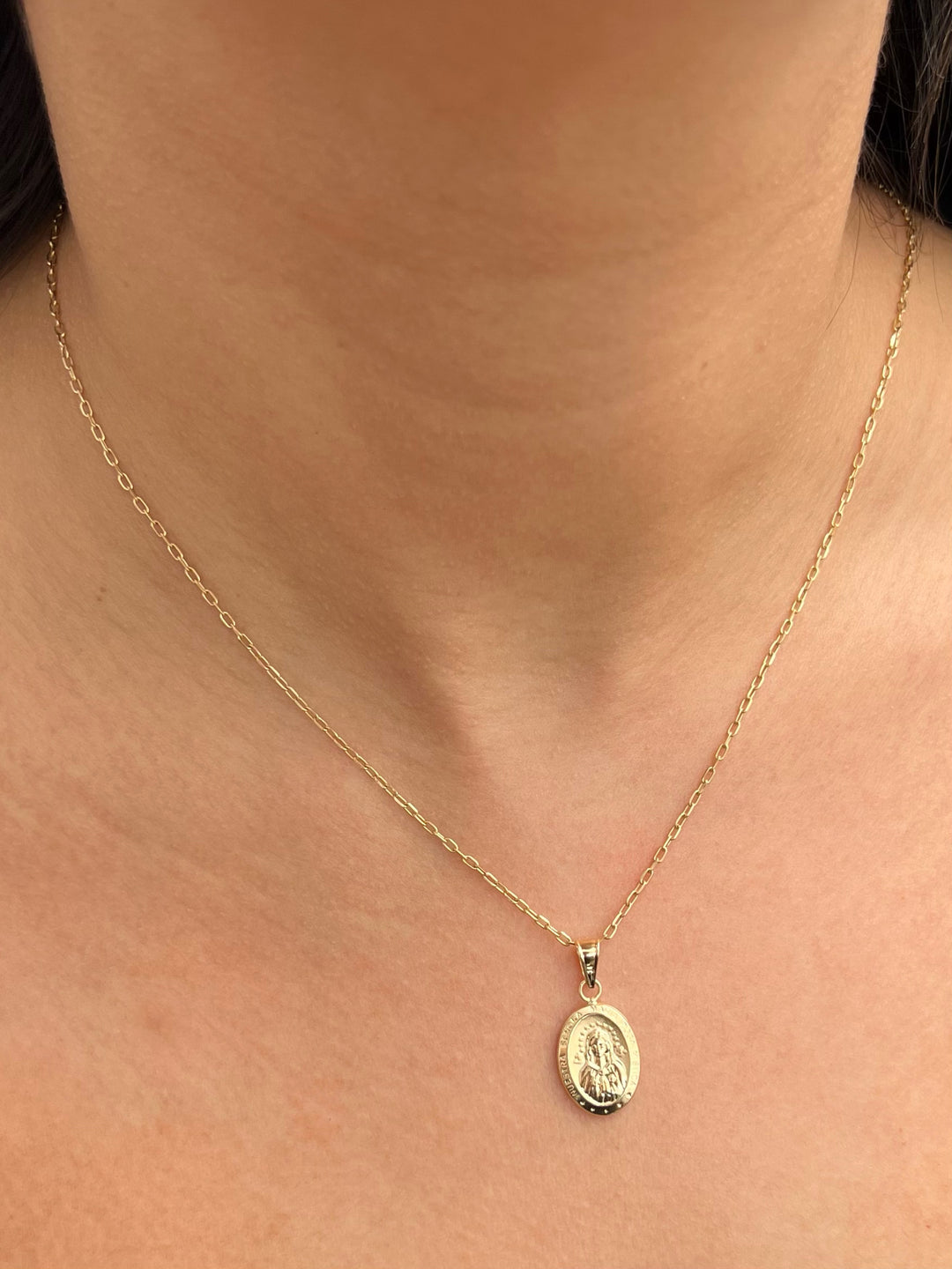 Dije de la rosa mistica 0.85gr / Largo 2.5cm — Oro Amarillo