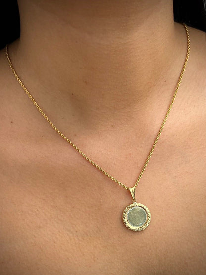 Dije placa diamantada 1.1gr / Largo 2.8cm / Oro Amarillo Nac B