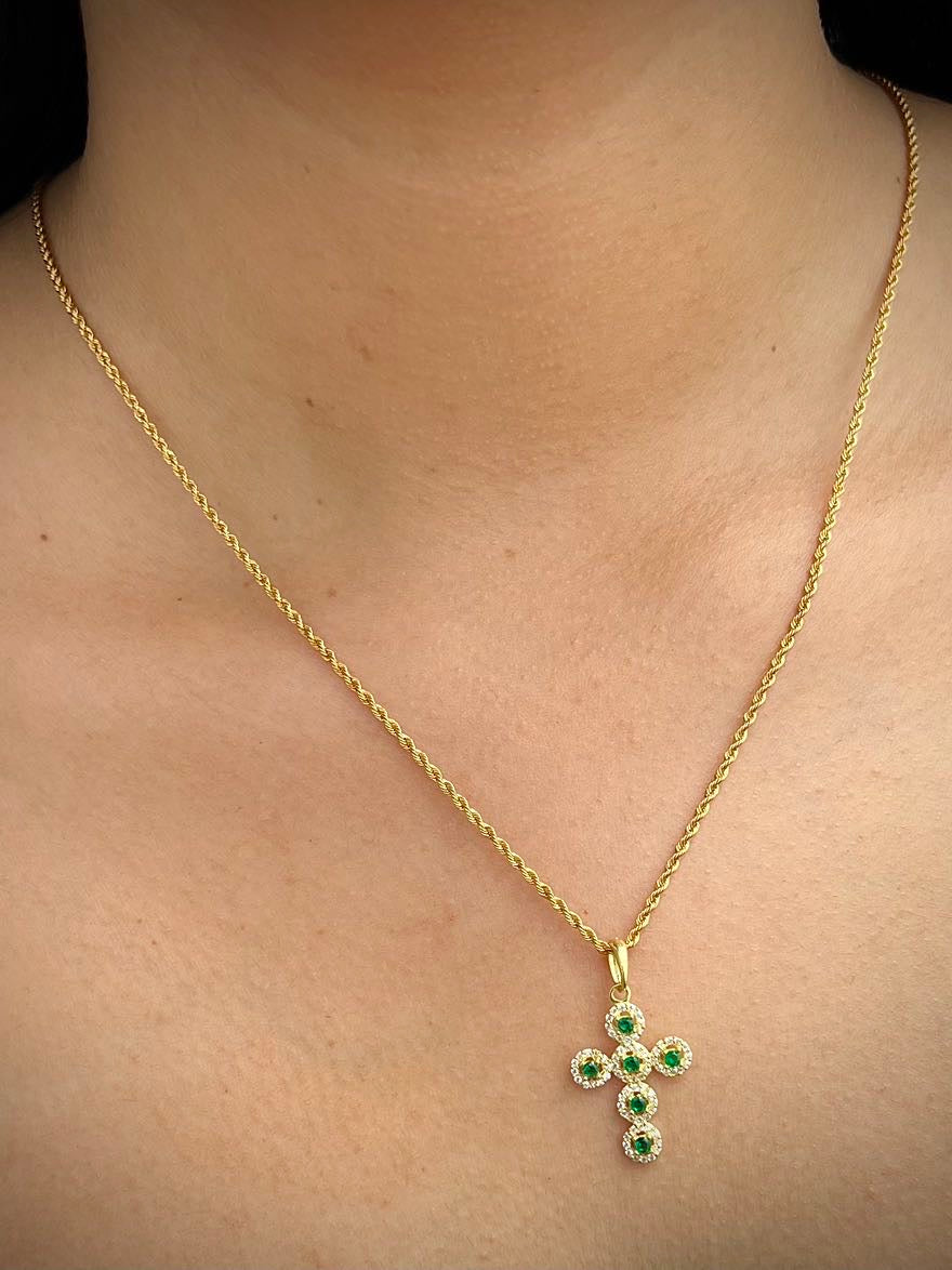 Dije Cruz con swarovski Verde 2.2gr / Largo 3cm / Oro Amarillo Nac B