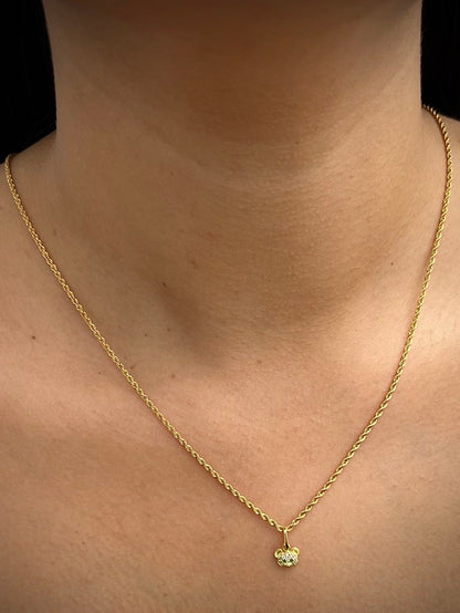 Dije oso con swarovski verde y blanco 0.5gr / Largo 1.2cm — Oro Amarillo
