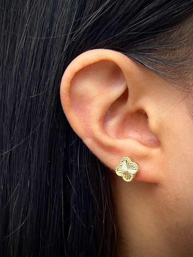 Topos lucky clover diamantados 1.6gr / Largo 0.8cm / Oro Amarillo Nac B