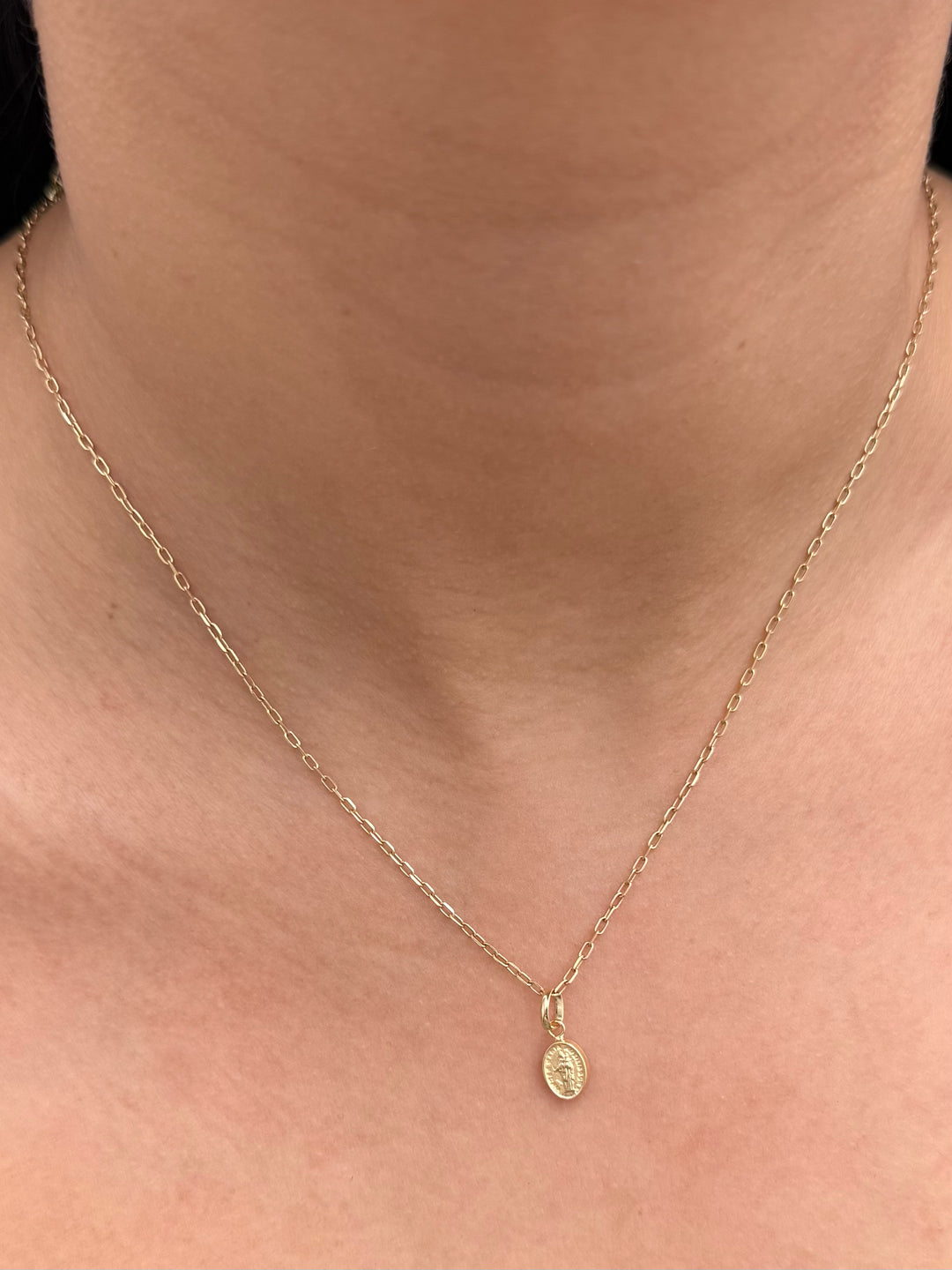 Dije virgen maria auxiliadora 0.35gr / Largo 1.5cm — Oro Amarillo