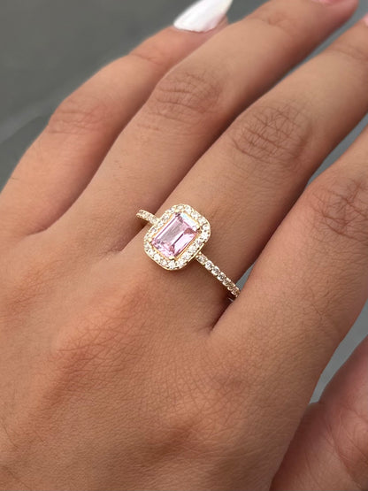 Solitario con Swarovski Rosado y Blanco 2.95gr / Talla 6 — Oro Amarillo