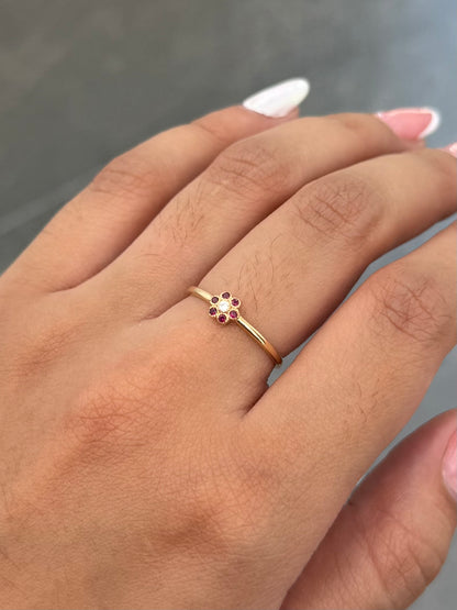 Anillo con 9pts de Moissanita 1.05gr / Talla 5 1/2 — Oro Amarillo