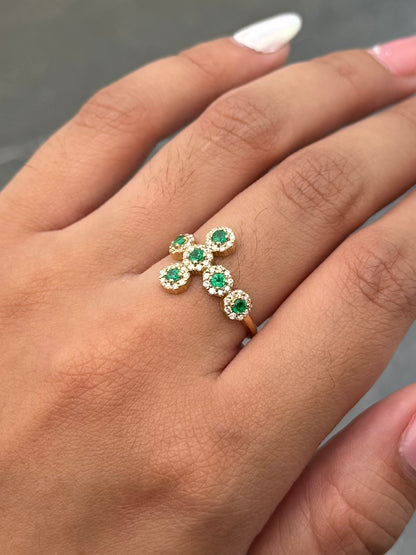 Anillo Cruz con 26pts de Esmeralda y 23pts de Diamante 2.05gr / Talla 6 1/2 — Oro Amarillo