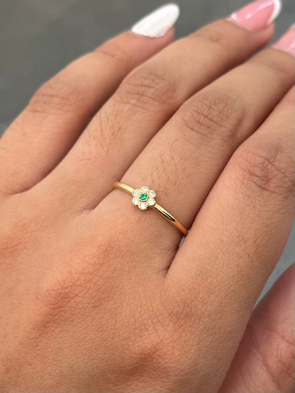 Anillo con 8pts de Moissanita 1.15gr / Talla 6 — Oro Amarillo