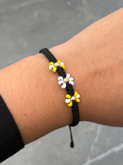 Pulsera en Hilo Negro de Flores 0.25gr — Oro Rosado