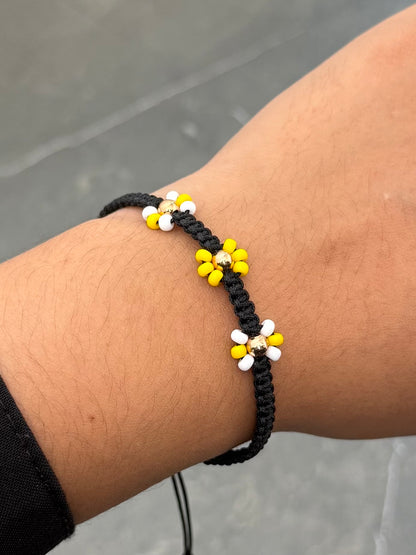 Pulsera en Hilo Negro de Flores 0.25gr — Oro Rosado