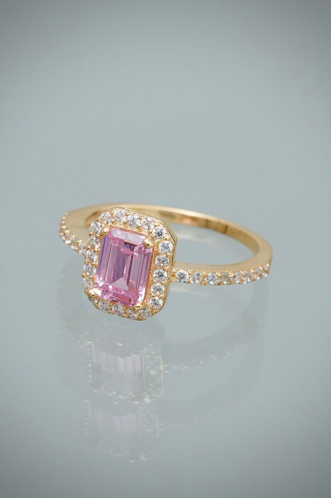 Solitario con Swarovski Rosado y Blanco 2.95gr / Talla 6 — Oro Amarillo