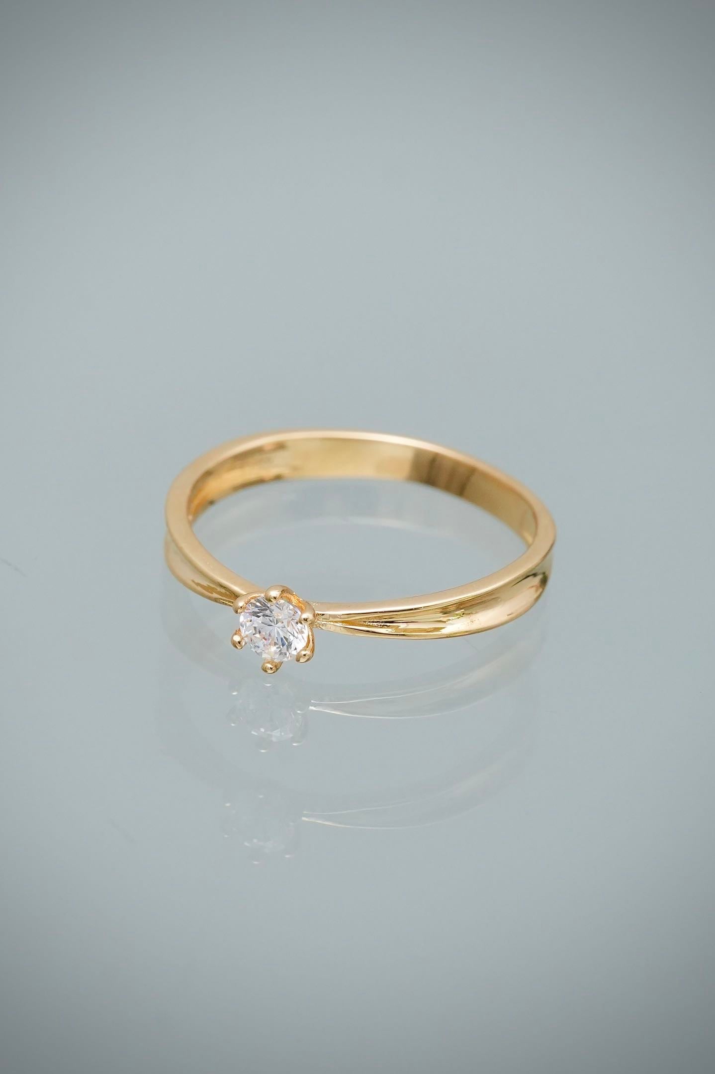 Solitario con Swarovski Blanco 1.9gr / Talla 6 3/4 — Oro Amarillo