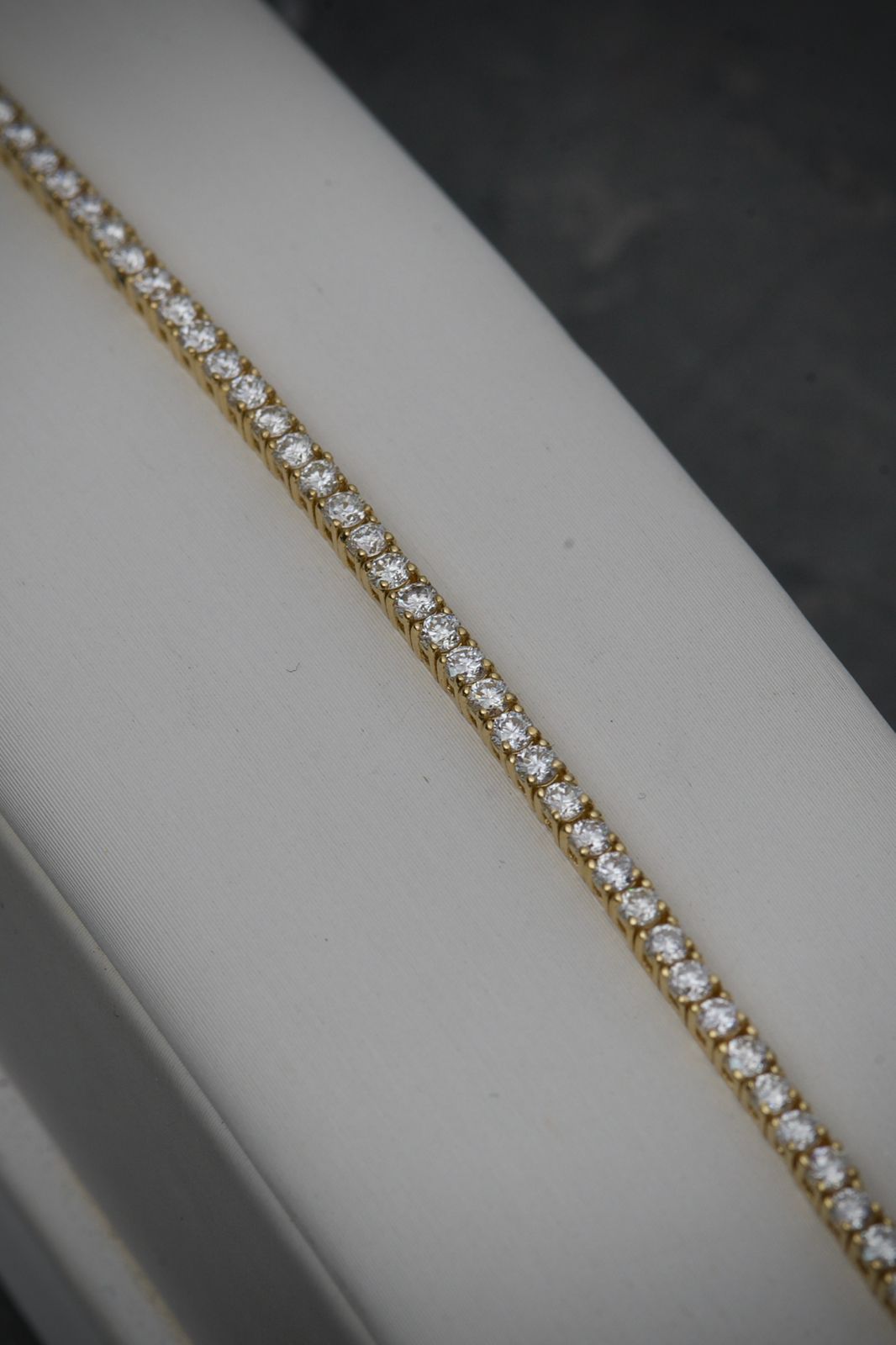 Pulso tejido tenis con 236pts de diamante blanco 7gr / Largo 16cm / Oro Amarillo (Joya) M