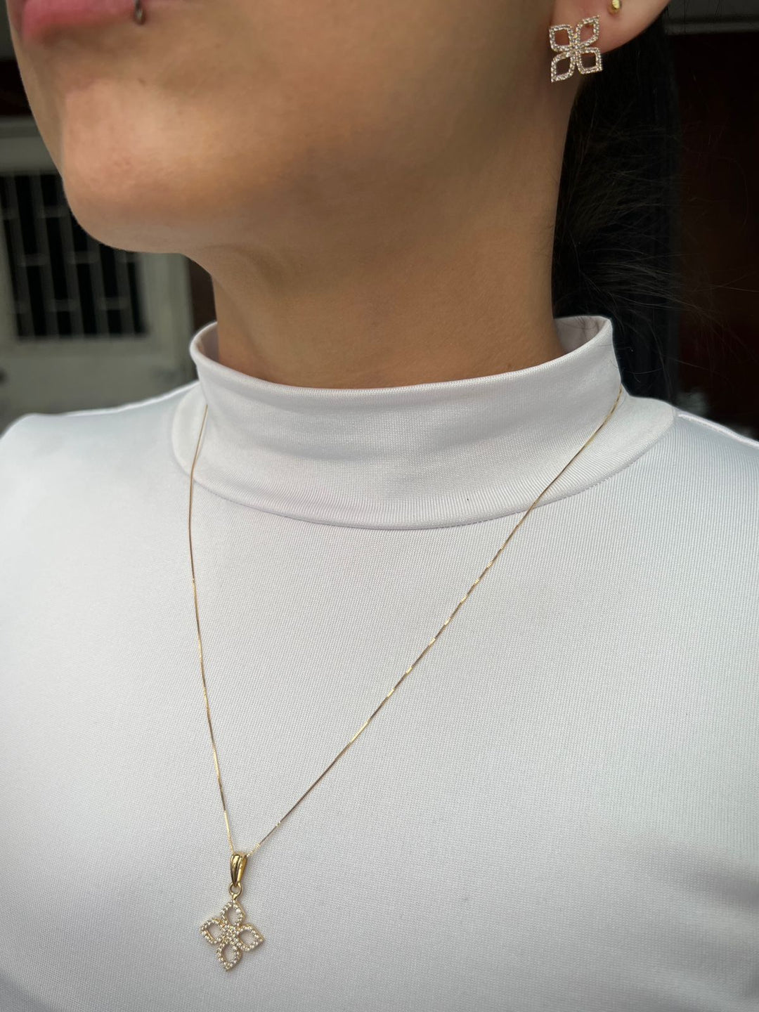 Topos de flor con swarovksi blanco 2.6gr / Largo 1 cm — Oro Amarillo