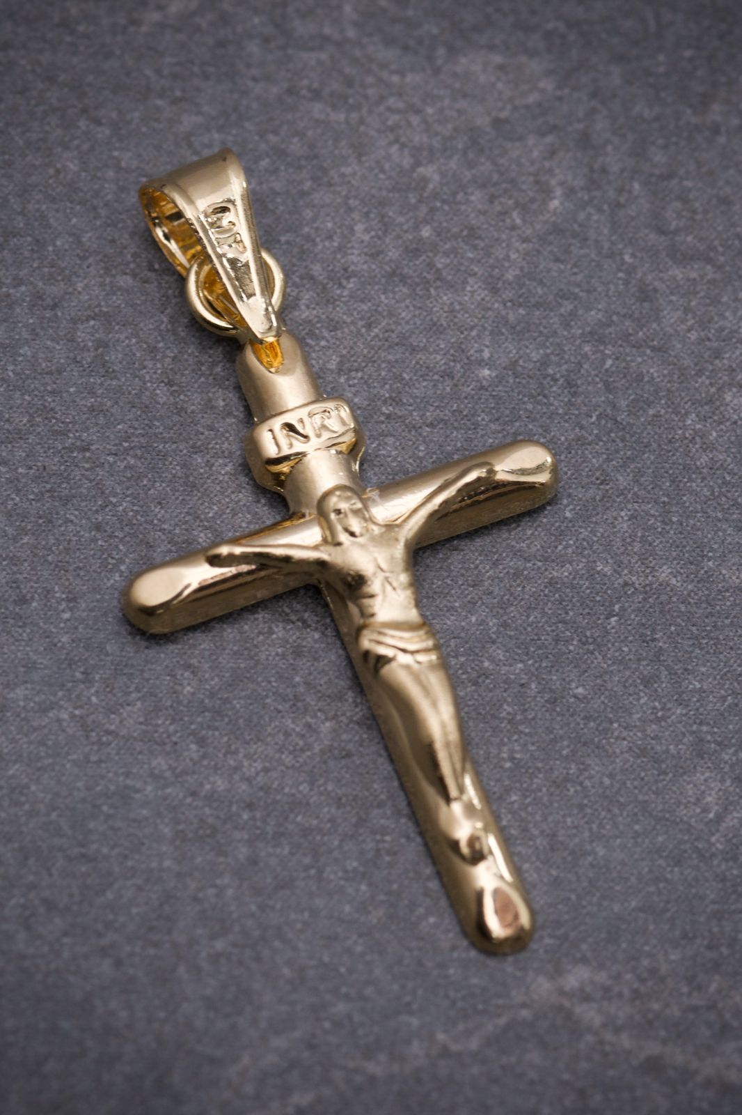 Dije de cruz con cristo 1.05gr / Largo 3.3cm / Oro Amarillo Nac M