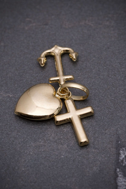 Dije Tres gracias 1.05gr / 2cm / 9.3mm — Oro Amarillo