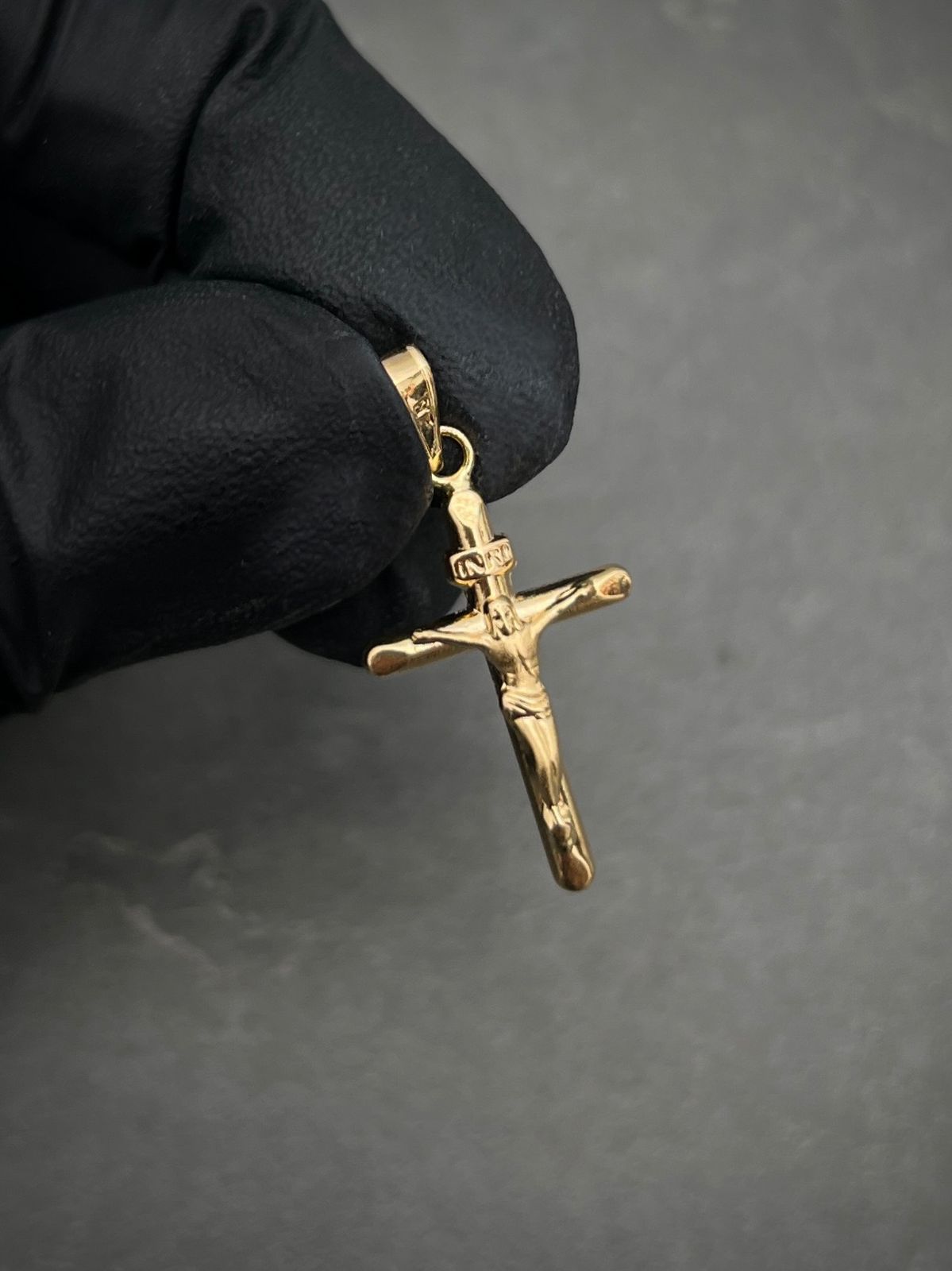 Dije de cruz con cristo 1.05gr / Largo 3.3cm / Oro Amarillo Nac M