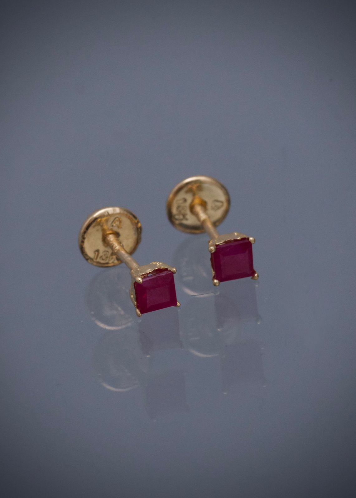 Topos con 42pts de rubie 0.65gr / Largo 0.3cm / Oro Amarillo Nac (Joya) B